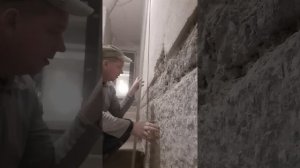 как выровнить стену, самый дешевый способ.