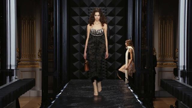 Louis Vuitton Fall-Winter 2023 Fashion Show | LOUIS VUITTON смотреть онлайн
