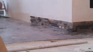 укладка плинтуса из мозаики