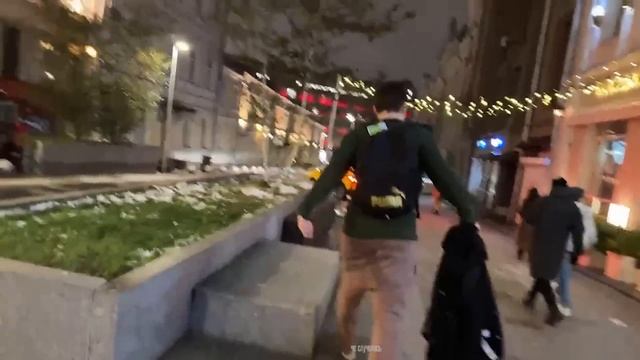 РОСТИК С БРАТОМ В МОСКВЕ | ЗАДЕРЖАЛ ОХРАННИК | ПОДАРИЛИ ДЕТЯМ ИГРУШКИ смотреть онлайн