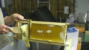 Uncapping Honey Frame.MOV