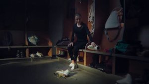 Важно не как много ты падаешь, а сколько раз ты поднимаешься 💚 - Реклама Сбера с Анной Щербаковой
