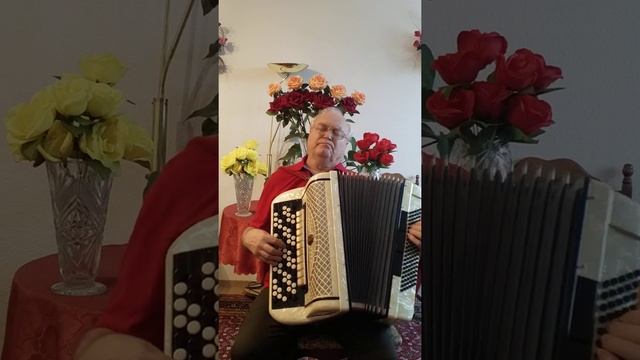 Ветер кружит листья с дождем. смотреть онлайн