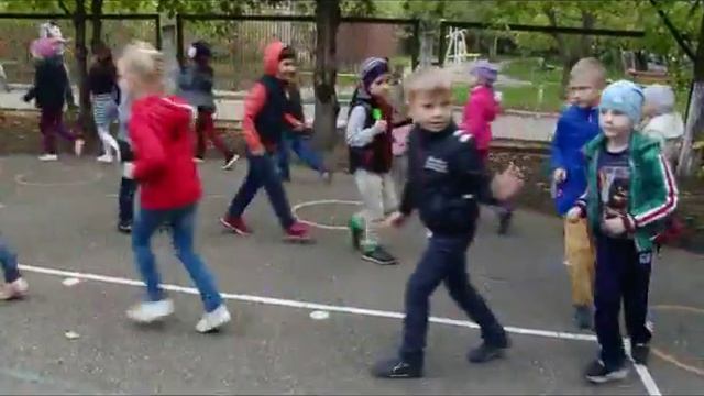 Утренняя гимнастика с оздоровительным бегом под музыку смотреть онлайн