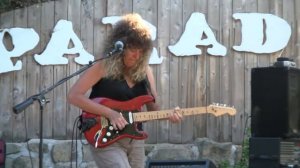 Red House :  Teresa Russell and Cocobilli