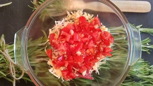 Популярный салат «Обжорка»: простейший способ приготовления всего за 5 минут