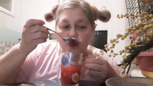 МУКБАНГ MUKBANG БОРЩ В КРУЖКЕ САМЫЙ БЮДЖЕТНЫЙ И ВКУСНЫЙ смотреть онлайн