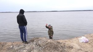 Рыбаки заняли мост и пляж Рыбалка на Воложке и Волге Козловка Чувашия весна 2021