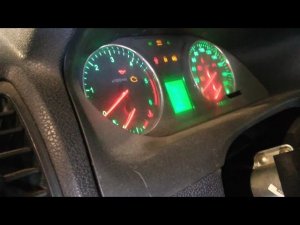 Открутить болт шкива коленвала просто.