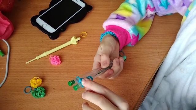 как плести сердечко из резинок