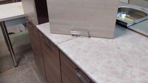 Кухонный гарнитур Лада с фасадрм ЛДСП ясень шимо темный/светлый.