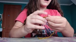 Как сделать из мягкой и блестящей проволоки вещи для себя и кукол.
