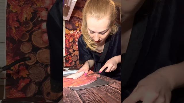 Как определить у рыбы самец или самка? Если в рыбе икра? Как засолить красную рыбу и икру. ГОРБУША смотреть онлайн