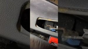 BMW 5er e60 Ручник,сервисный режим.(снимаем)Болтается ручник(легко ходит)Пропал ручной тормоз,ручни