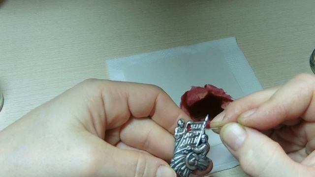 Реставрация эмали значка У.С.Р.Р. ДРУГ ДЕТЕЙ , 1920-е гг. смотреть онлайн