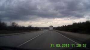 На трассе на полном ходу открылся капот!