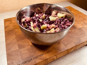 Рецепт салата из красной капусты с яблоком и огурцом: просто, вкусно, полезно