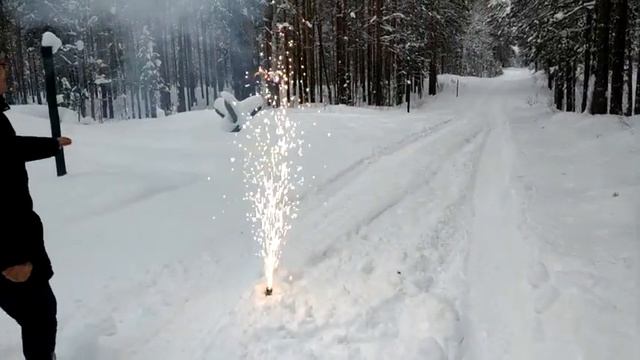 Тестируем ХОЛОДНЫЙ ОГОНЬ Р4814 ?(Сценический фонтан) от Русский фейерверк