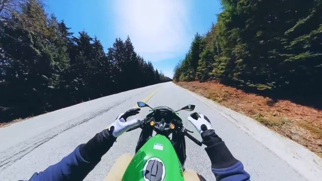 Kawasaki ZX-4RR Motorcycle Review | Smallbore Four смотреть онлайн