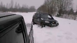 нива шевроле на военных мостах первый выезд и уаз патриот пикап