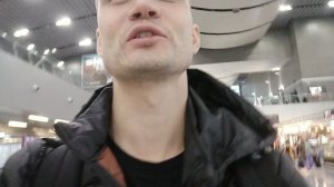 Большой и красивый вокзал Адлер, вид внутри