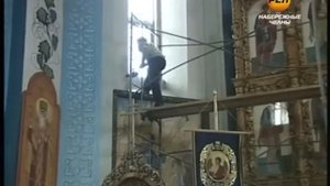 В церквях - генеральная уборка