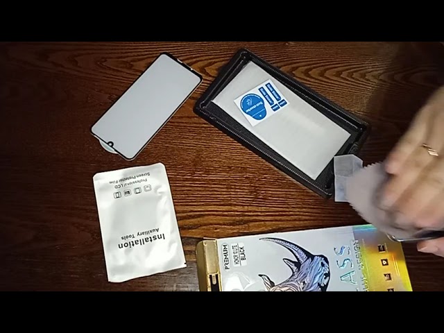 Защитное стекло хонор 9c. Как приклеить стекло на хонор. Наклеить стекло хонор 10. Клеим стекло на телефон s8. Как приклеить стекло на хонор.