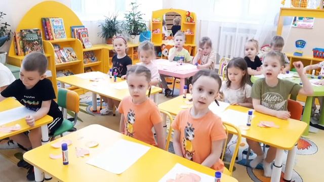 Павловский тракт (средняя группа). Аппликация "колобок" смотреть онлайн