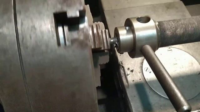 Приспособление для нарезки резьбы.часть 1