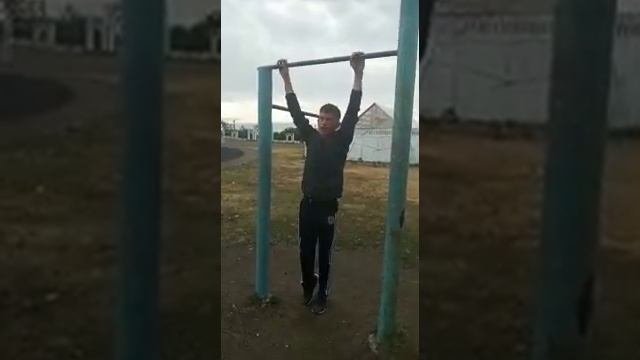 Качаем пресс на турниках и брусьях!!