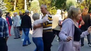 МОЯ,МОЯ ОКТЯБРЬ 2023 ХАРЬКОВ ТАНЦЫ В ПАРКЕ УКРАИНА