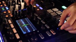 Native Instruments Traktor Kontrol S8 DJ Controller