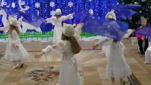 Танец Снежинок (средняя группа)