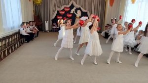 МДОУ N 33"Лазурненский детский сад "Березка" Танец с сердцем для мамочки.