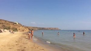 Отдых летом на пляже в посёлке Волна. Тамань.