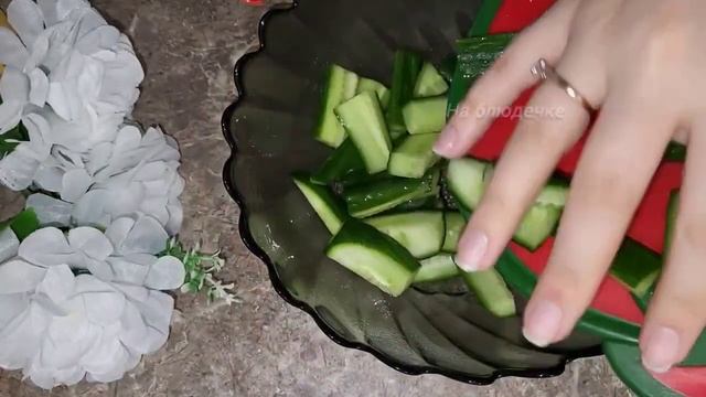 Свекровь готовит этот салат почти каждый день! Из самых простых ингредиентов, но какой же вкусный! смотреть онлайн