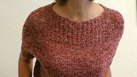 Стильная вязаная кофточка