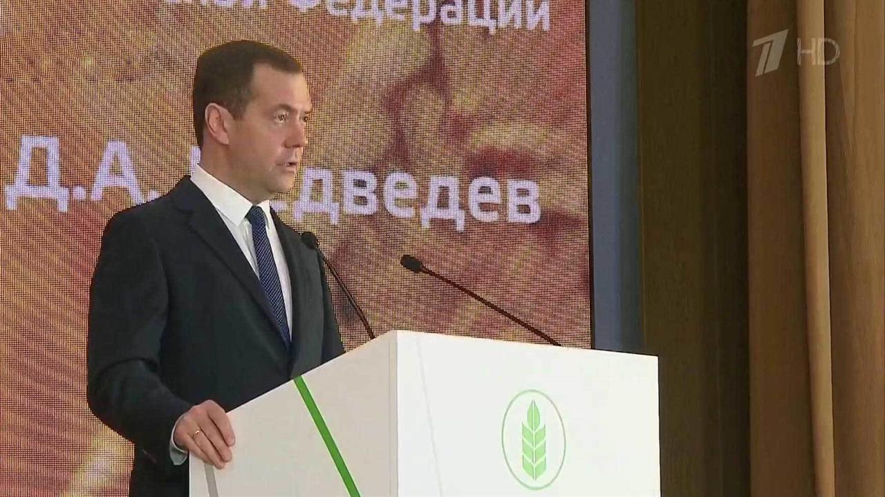 Дмитрий Медведев: Россия полностью обеспечивает се...артофелем, мясом, сахаром и растительным маслом