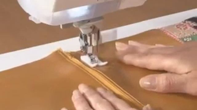 Лапка для швейной машины Brother F007N тефлоновая XC1949 002, F008N тефлоновая XC1950 052 смотреть онлайн