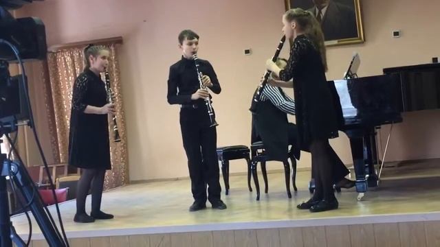 Трио кларнетистов. А. Шнитке- «Гоголь-сюита» 6 часть. смотреть онлайн