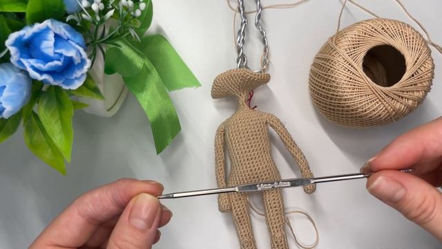 Текущие процессы. Что на спицах и крючке? Кукла. Сумка из рафии. Новые носки.