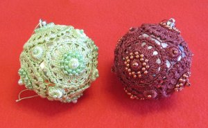 Шикарный новогодний шар своими руками. Ирландское кружево. 2 часть..avi