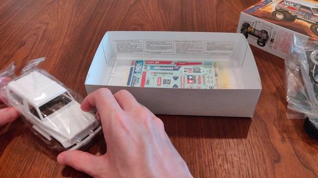 Tamiya mini 4wd Toyota Land Cruiser Paris-Dakar 1990 19013 unboxing смотреть онлайн