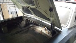 Газовые упоры крышки багажника на Волгу