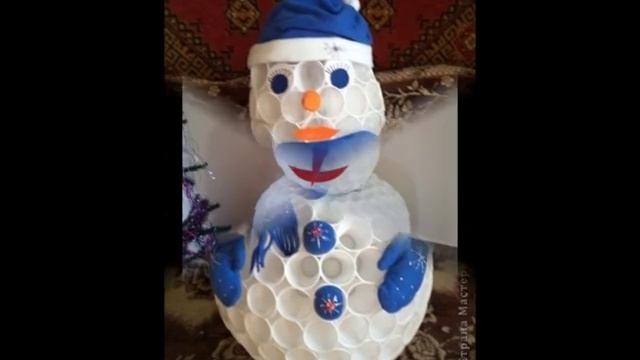 Забавный снеговик из пластиковых стаканчиков своими руками смотреть онлайн