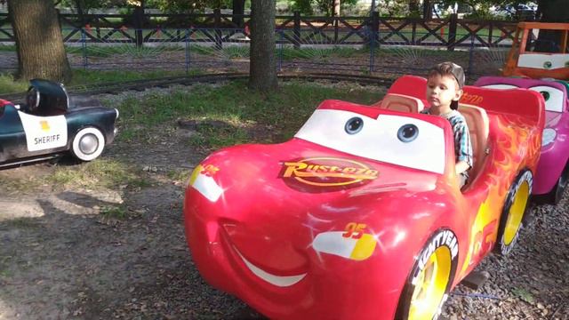 Артурчик катается на Молнии Маккуин🚗😛 (24/7/21) смотреть онлайн