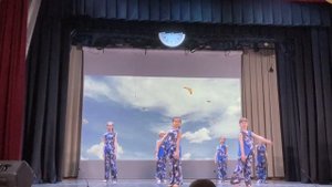 Танец Воздушный Змей, Центру Династия 10 лет