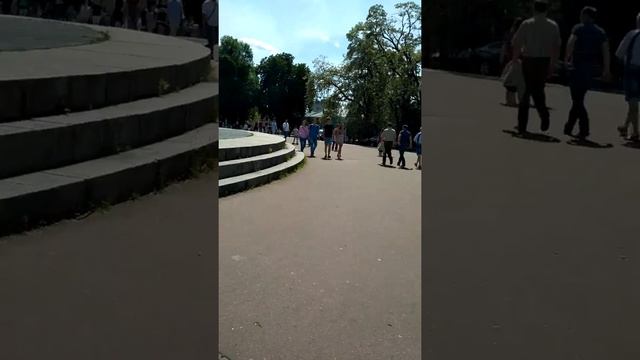 Катаюсь на гироборде под аркой дружбы народов смотреть онлайн