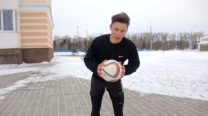 Как высоко можно подбить футбольный мяч? Рекорд!