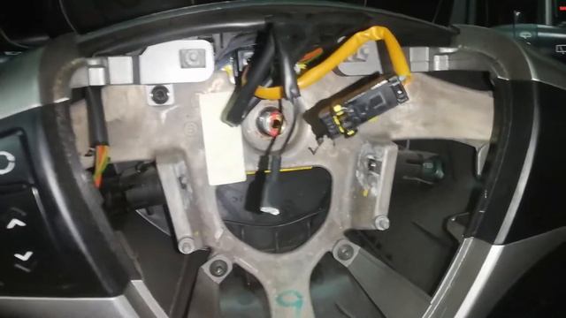 Снять руль и подушку безопасности на ХЕНДАЙ i30 (Hyundai i30) смотреть онлайн